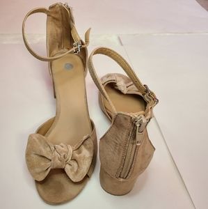 Dress Barn Tan 1.5 inch Heals